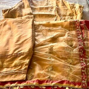 Pakistani like new dress use few hours XL